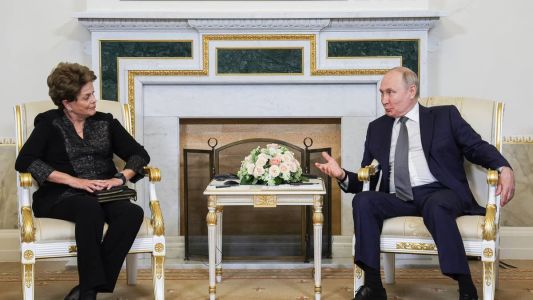 Presidente do banco dos Brics, Dilma Rousseff (PT), se encontrou com o russo Vladimir Putin nesta quarta-feira (26) em São Petersburgo