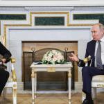 Dilma se reúne com Putin na Rússia e defende transações sem o dólar no banco dos Brics