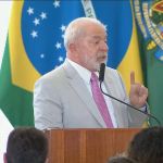 Presidente do Banco Central deve explicações por juros altos ao povo brasileiro, diz Lula em live