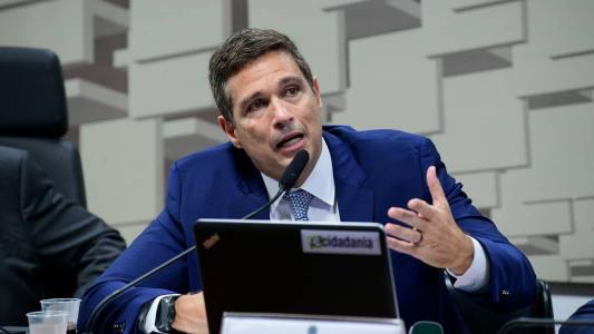 Presidente do Banco Central, Roberto Campos Neto, afirmou que cenário da inflação ainda precisa de atenção