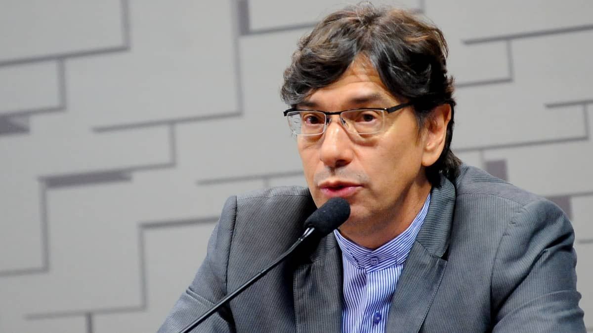 Presidente do IBGE alega viagem, falta à CPI das ONGs e envia representante