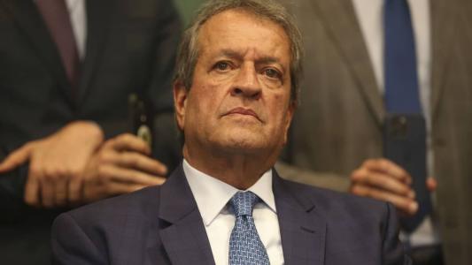 Presidente do PL pede expulsão de deputado próximo ao governo Lula.