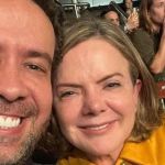 Gleisi Hoffmann defende Janones após denúncias de 'rachadinha': 'Extrema-direita não perdoa' 