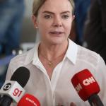 Gleisi Hoffmann diz que Campos Neto atua 'contra o país' ao manter juros em 13,75%