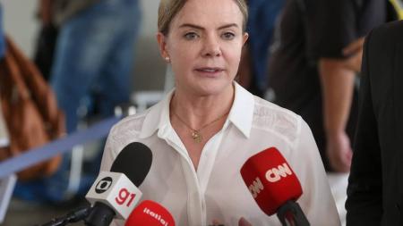 Presidente do PT, deputada Gleisi Hoffmann, criticou política de juros do Banco Central