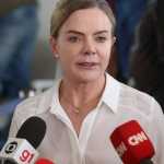 Gleisi Hoffmann critica presidente do Banco Central: 'Continua falando besteiras'
