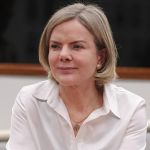 Gleisi Hoffmann insiste em críticas ao presidente do Banco Central, Roberto Campos Neto