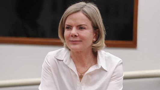 Presidente do PT, Gleisi Hoffmann, tornou a criticar o presidente do Banco Central, Roberto Campos Neto, nesta quinta-feira (2)