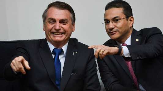 Presidente do Republicanos, Marcos Pereira afirmou que Bolsonaro só conseguirá fazer oposição a Lula se estiver no Brasil