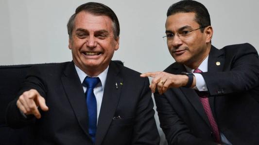 Presidente do Republicanos, Marcos Pereira afirmou que Bolsonaro só conseguirá fazer oposição a Lula se estiver no Brasil