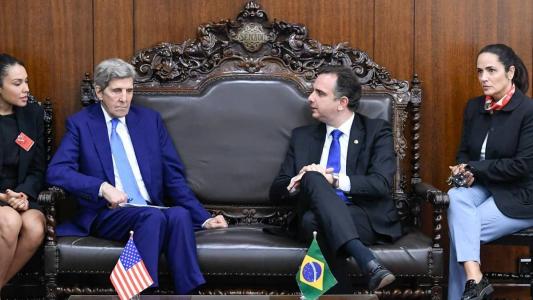 Presidente do Senado, Rodrigo Pacheco, recebeu John Kerry nesta terça-feira (28)