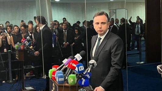 Presidente do Senado, Rodrigo Pacheco (PSD-MG) espera que projeto seja aprovado em dois turnos nesta terça-feira