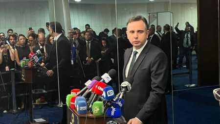 Presidente do Senado, Rodrigo Pacheco (PSD-MG) espera que projeto seja aprovado em dois turnos nesta terça-feira
