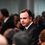 Senado adia votação de PEC que limita poderes de ministros do STF