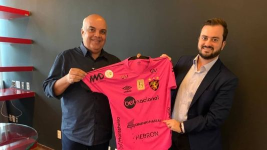 Presidente do Sport, Yuri Romão (E), apresentou o novo patrocinador