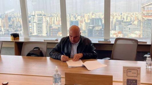 Presidente do Sport, Yuri Romão, assina acordo com a LFF