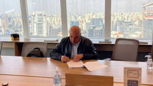 Presidente do Sport, Yuri Romão, assina acordo com a LFF