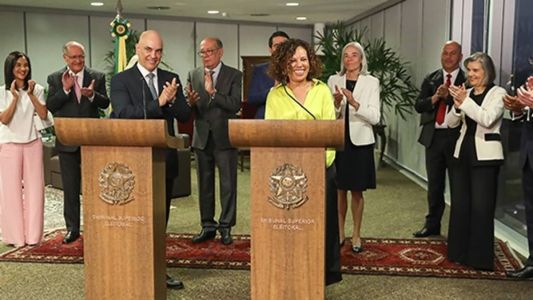 Presidente do Tribunal Superior Eleitoral, ministro Alexandre de Moraes,  e ministra substituta Edilene Lobo