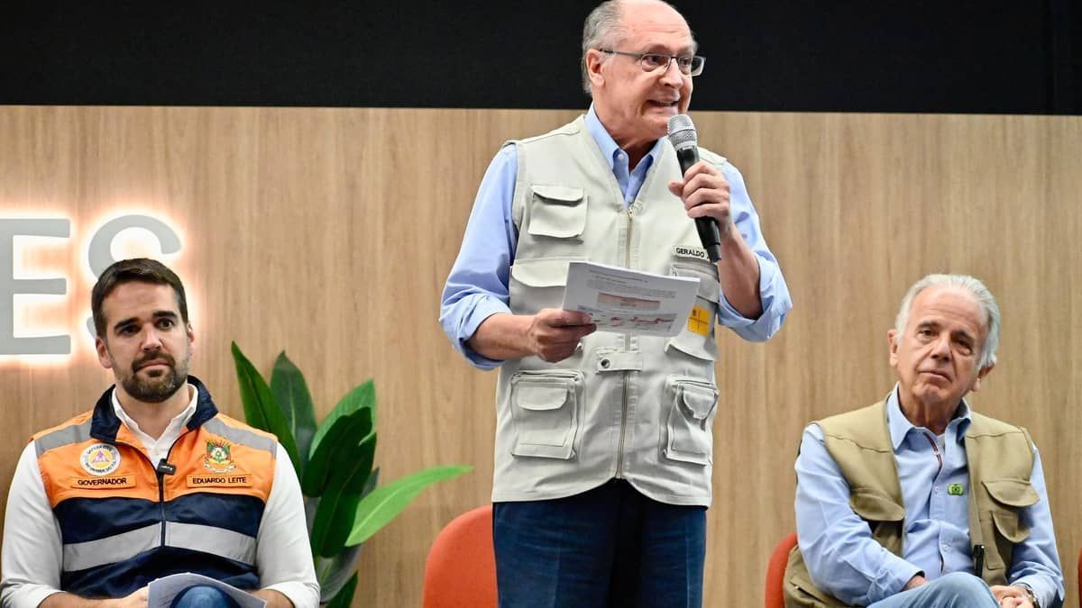 Governo investirá R$ 14,9 bilhões do PAC para prevenção a desastres, reforça Alckmin após visita ao RS