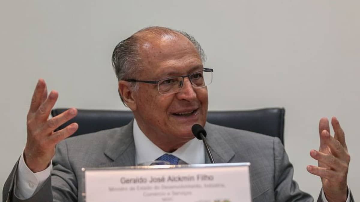 Alckmin convoca reunião ministerial para tratar da situação no RS
