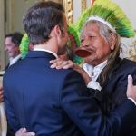 Emannuel Macron recebe cacique Raoni e pede atenção aos direitos indígenas