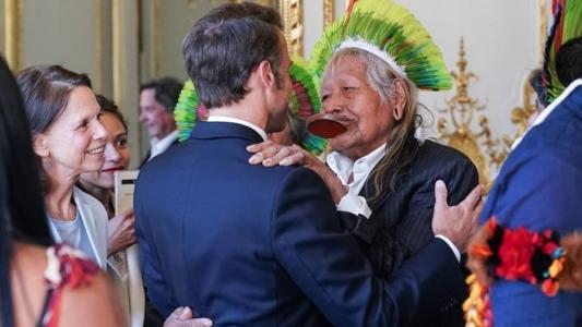 Presidente francês recebeu o líder indígena Raoni
