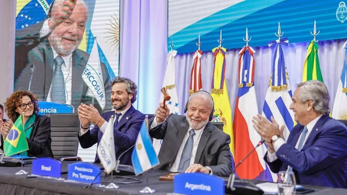“Ninguém larga a mão de ninguém”, diz Lula sobre volta da Venezuela ao Mercosul