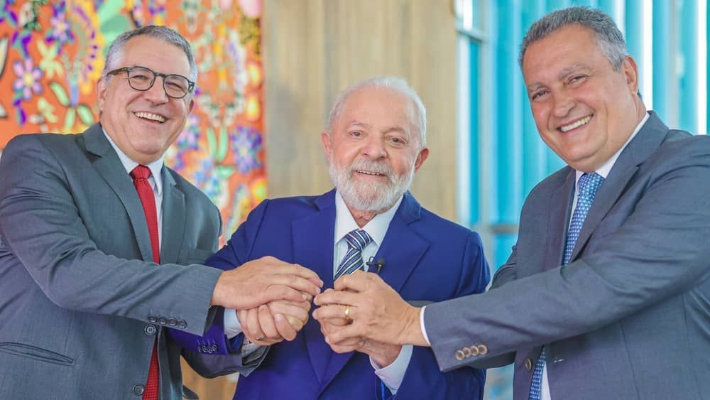 Lula sanciona lei que autoriza repasse de R$ 27 bilhões para estados e municípios