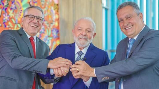 Presidente Luiz Inácio Lula da Silva (PT) sancionou nesta terça-feira (24) o Projeto de Lei Complementar que prevê repasses aos estados e municípios