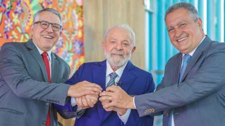 Presidente Luiz Inácio Lula da Silva (PT) sancionou nesta terça-feira (24) o Projeto de Lei Complementar que prevê repasses aos estados e municípios