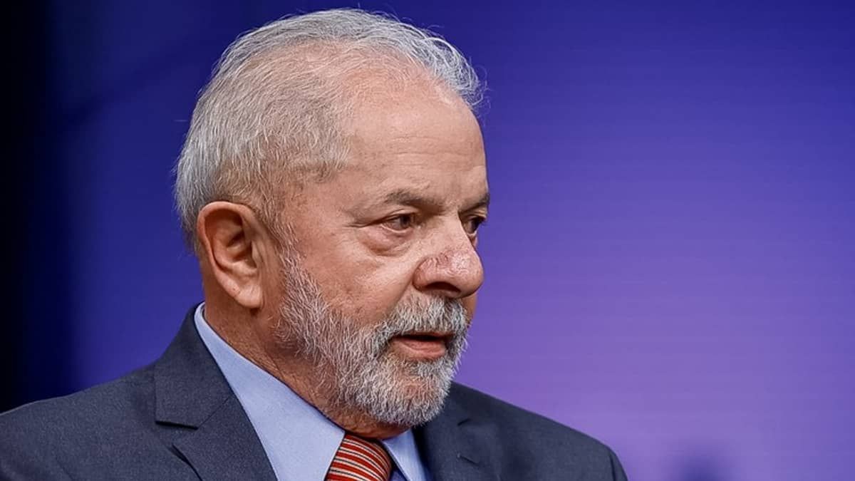 Cirurgia de Lula termina “sem intercorrências”, diz médico