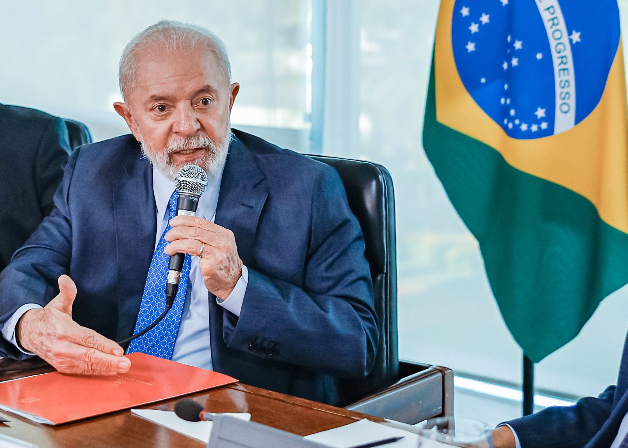 Em evento no Chile, Lula critica ‘devaneios’ de bilionários que preferem colonizar marte a cuidar da Terra