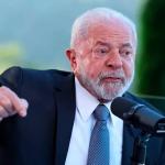 'No meu gabinete ninguém entra com celular, ele fica na portaria', conta Lula em live