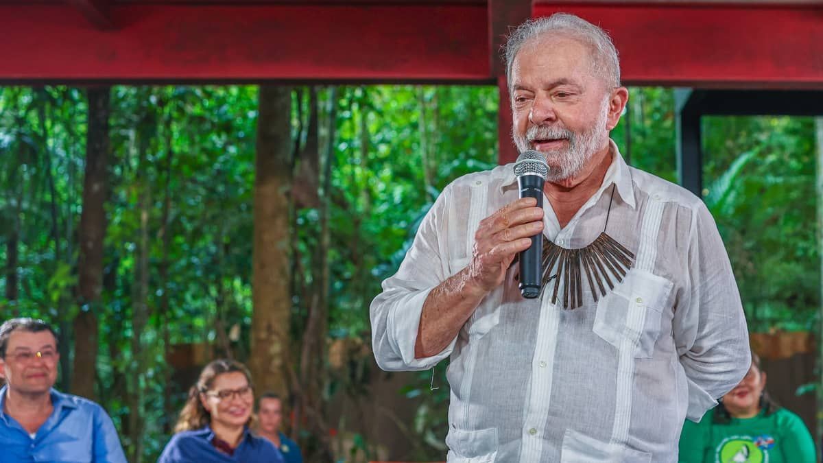 Lula homologa terras indígenas e promete plano de carreira para servidores da Funai