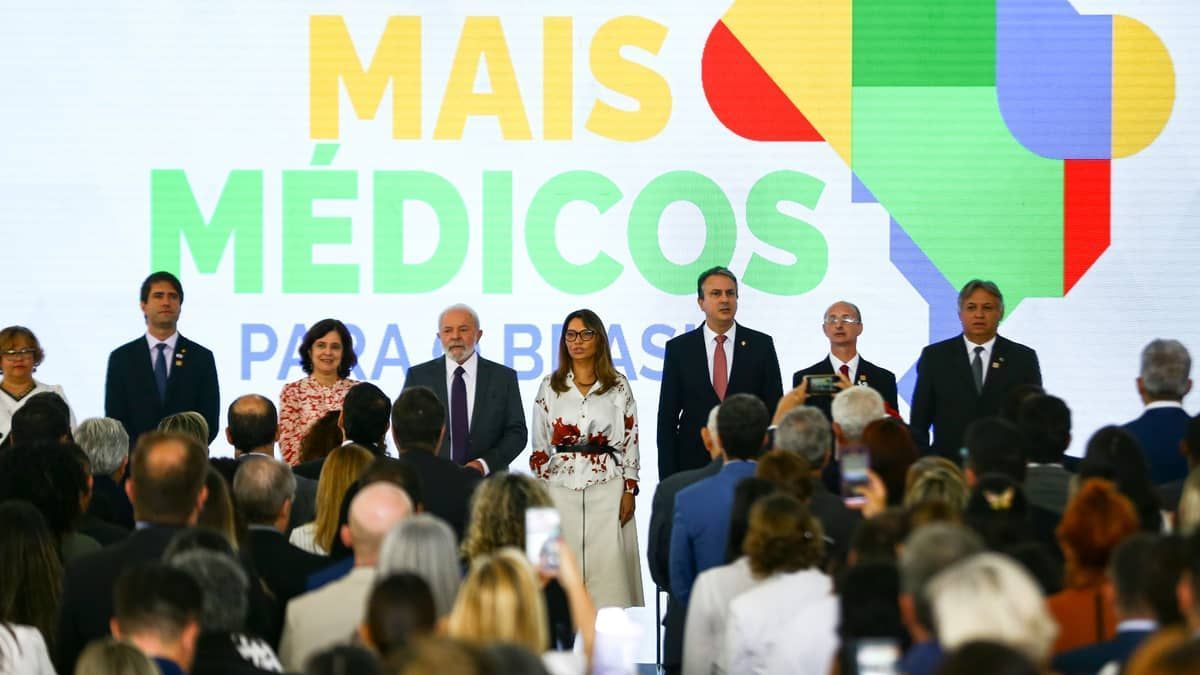 Lula relança Mais Médicos com prioridade para brasileiros, mas não descarta chamar médicos estrangeiros