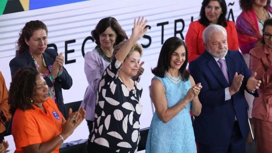 Presidente Lula assinou nesta quarta-feira (8), Dia da Mulher, projeto de lei da igualdade salarial