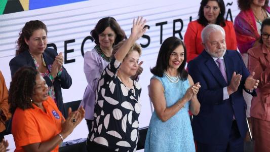 Presidente Lula assinou nesta quarta-feira (8), Dia da Mulher, projeto de lei da igualdade salarial