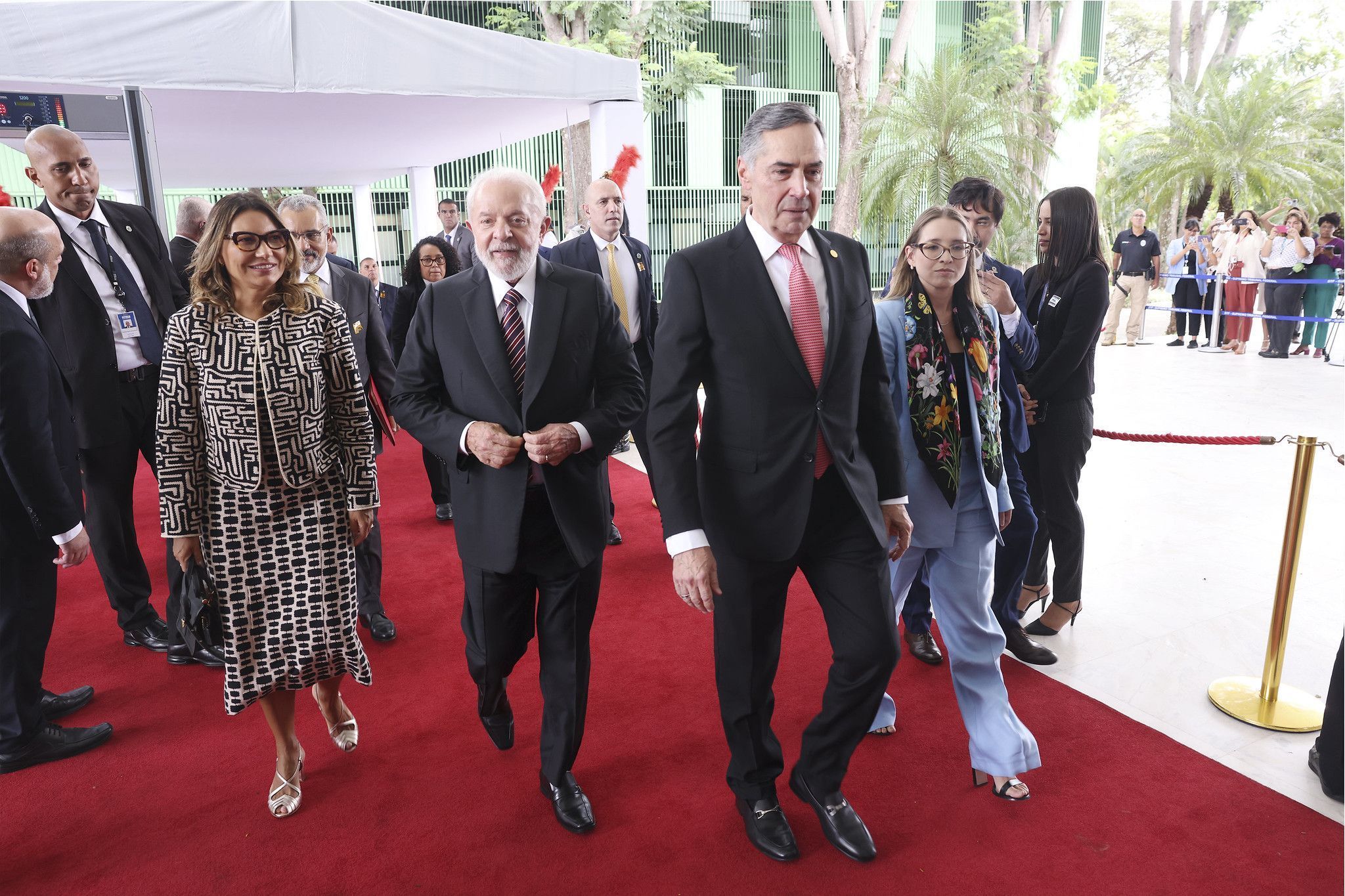 Lula repete Barroso e insiste em equilíbrio entre poderes em meio a cenário de tensão com oposição