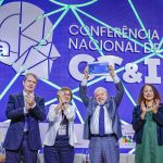 Em dia de contenção no Orçamento, Lula diz que vai 'encontrar dinheiro para coisas que são essenciais'