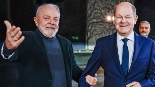 Presidente Lula é recebido pelo chanceler Olaf Scholz em jantar na chancelaria federal alemã
