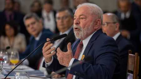 Presidente Lula embarca nesta quinta-feira (4) para o Reino Unido, onde acompanha coroação de Charles III