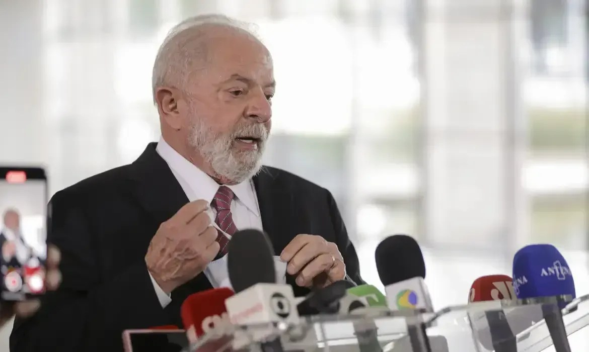 Lula passa por exames no hospital Sírio-Libanês, em São Paulo