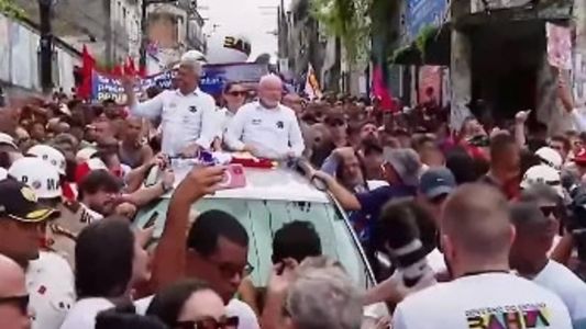 Presidente Lula participou neste domingo (2) das comemorações de 2 de julho em Salvador