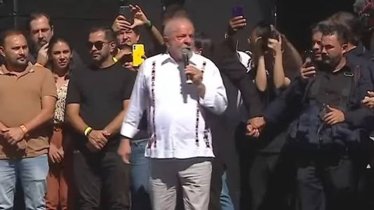 Presidente Lula participou nesta segunda-feira (1º) de ato com centrais sindicais