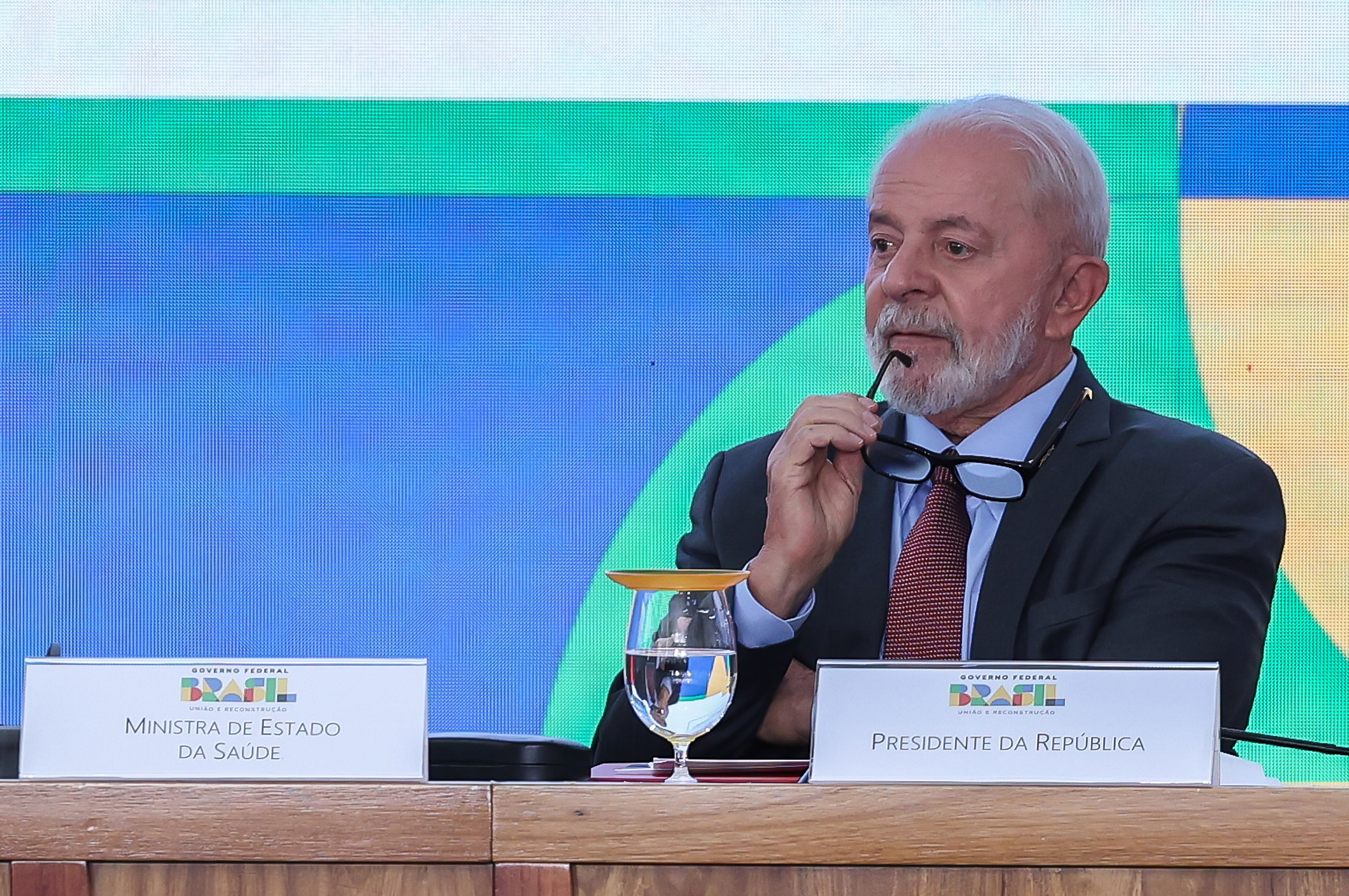 Lula se reúne com especialistas do setor elétrico para discutir redução do preço das contas de luz