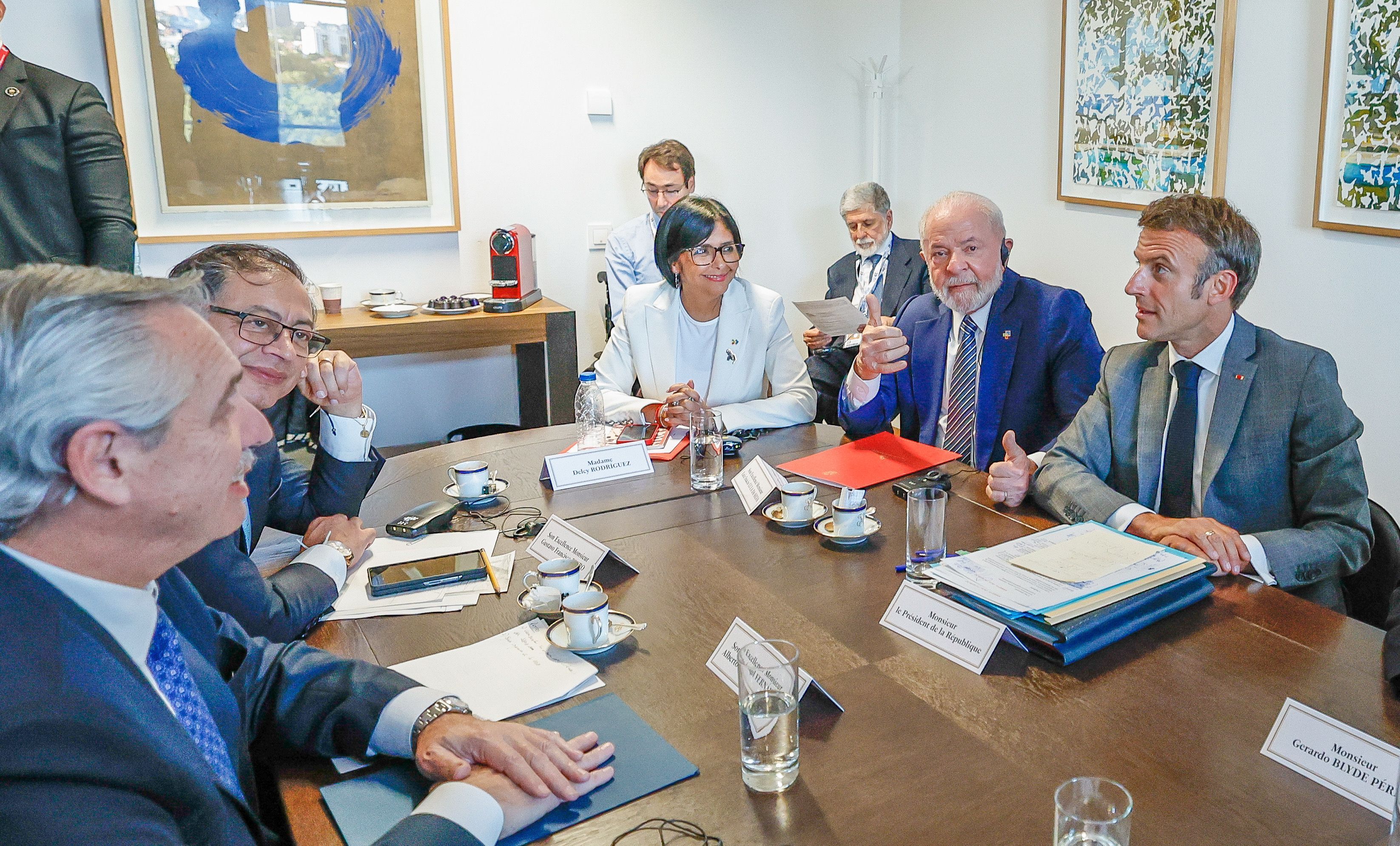 Visita de Macron ao Brasil na presença de Lula começa com evento restrito na Ilha do Combu, no Pará