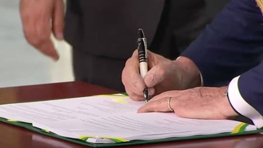 Presidente Lula (PT) assinou despacho na noite deste domingo (1º) logo após cerimônia de posse