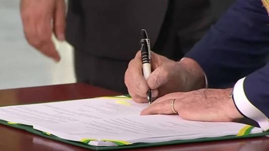 Presidente Lula (PT) assinou despacho na noite deste domingo (1º) logo após cerimônia de posse