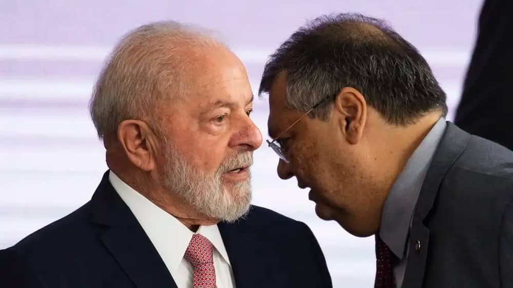 Lula defende Dino após encontro entre secretários do ministério e 'dama do tráfico': 'absurdos ataques'