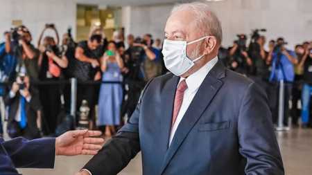 Presidente Lula (PT) será internado na próxima sexta-feira (29) para uma cirurgia no quadril